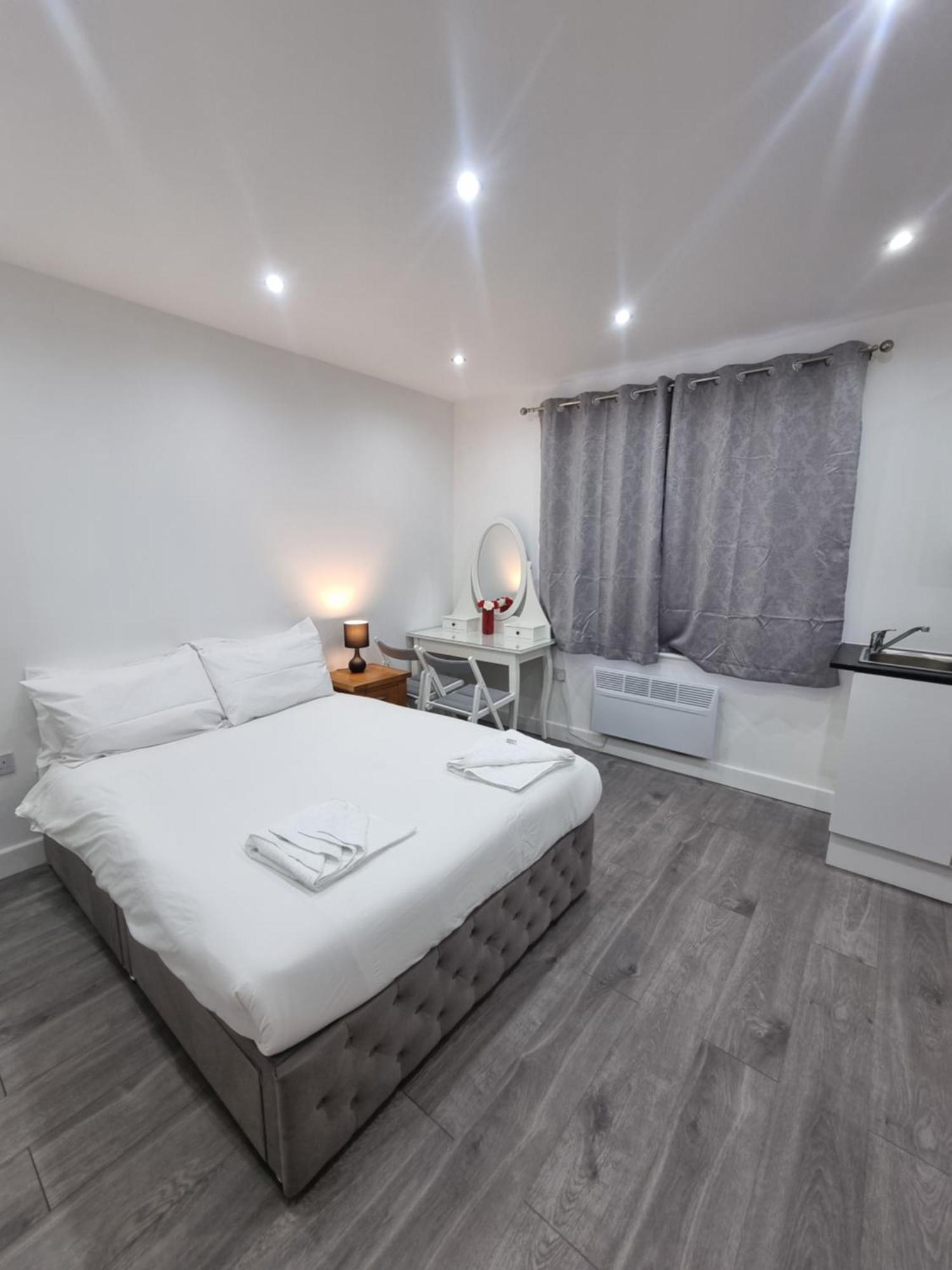 Brand New Studios In Harrow Ngoại thất bức ảnh