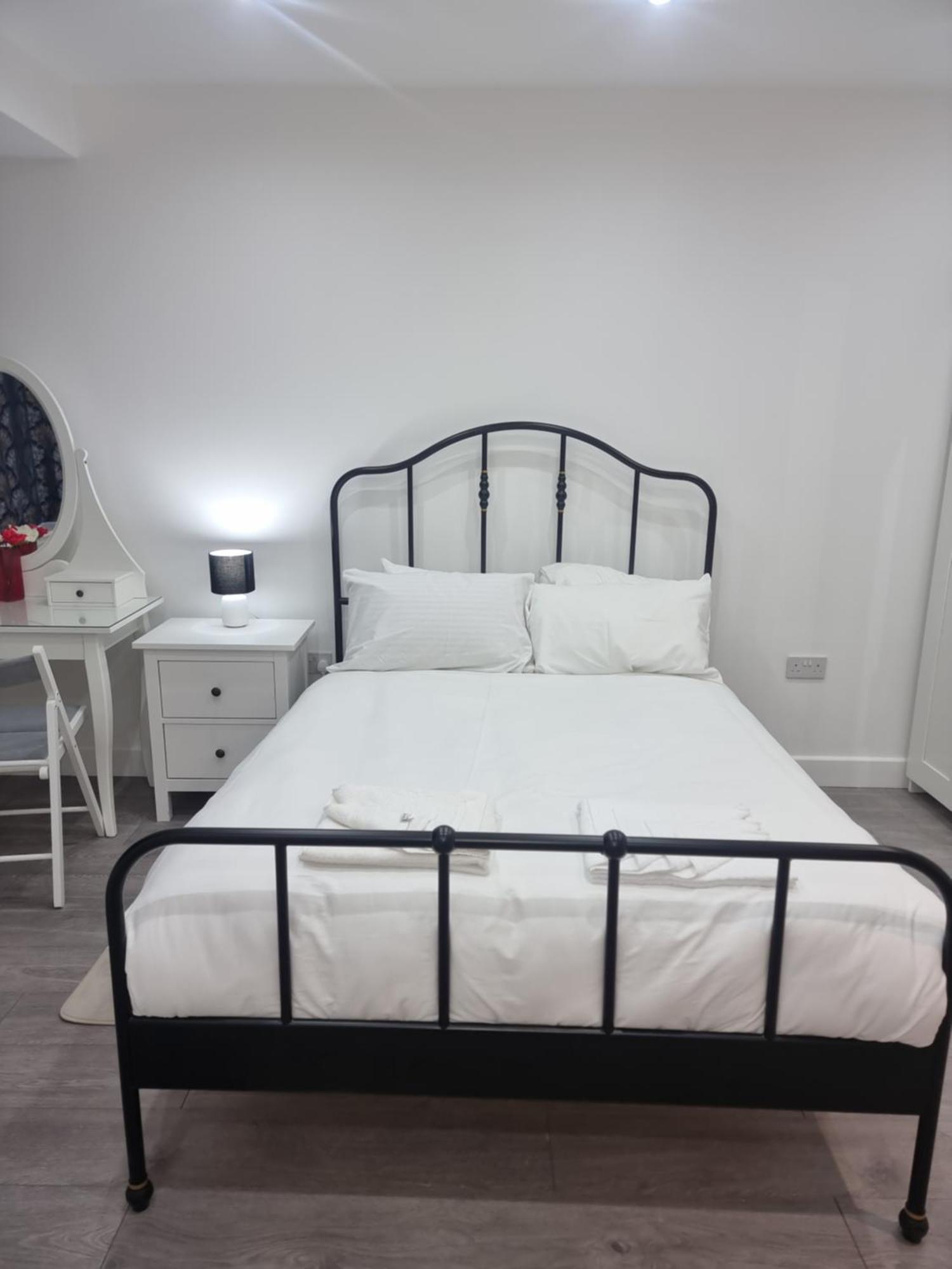 Brand New Studios In Harrow Ngoại thất bức ảnh